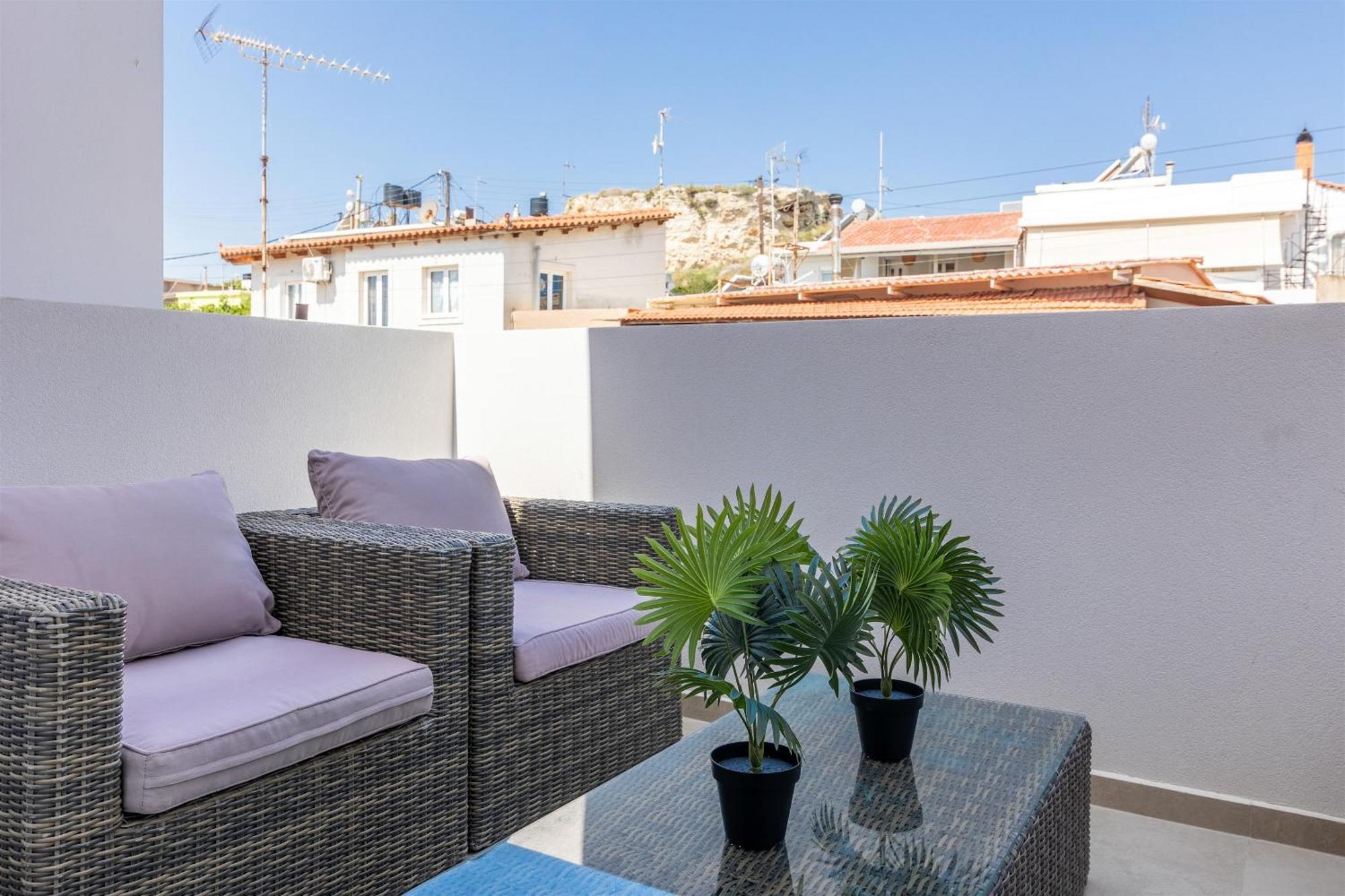 Andrews Luxury Suites Near The Airport Iraklion Buitenkant foto